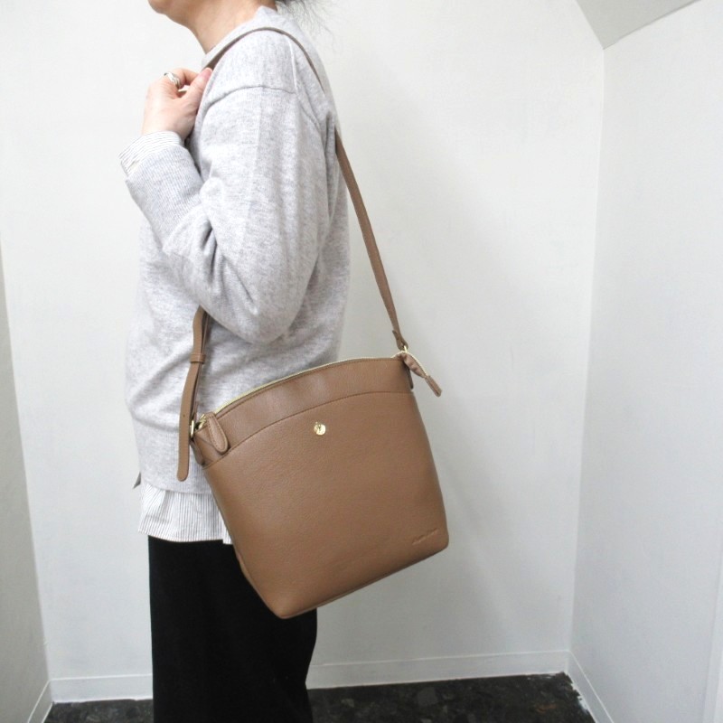 Legato Largo  カーブショルダー GRE